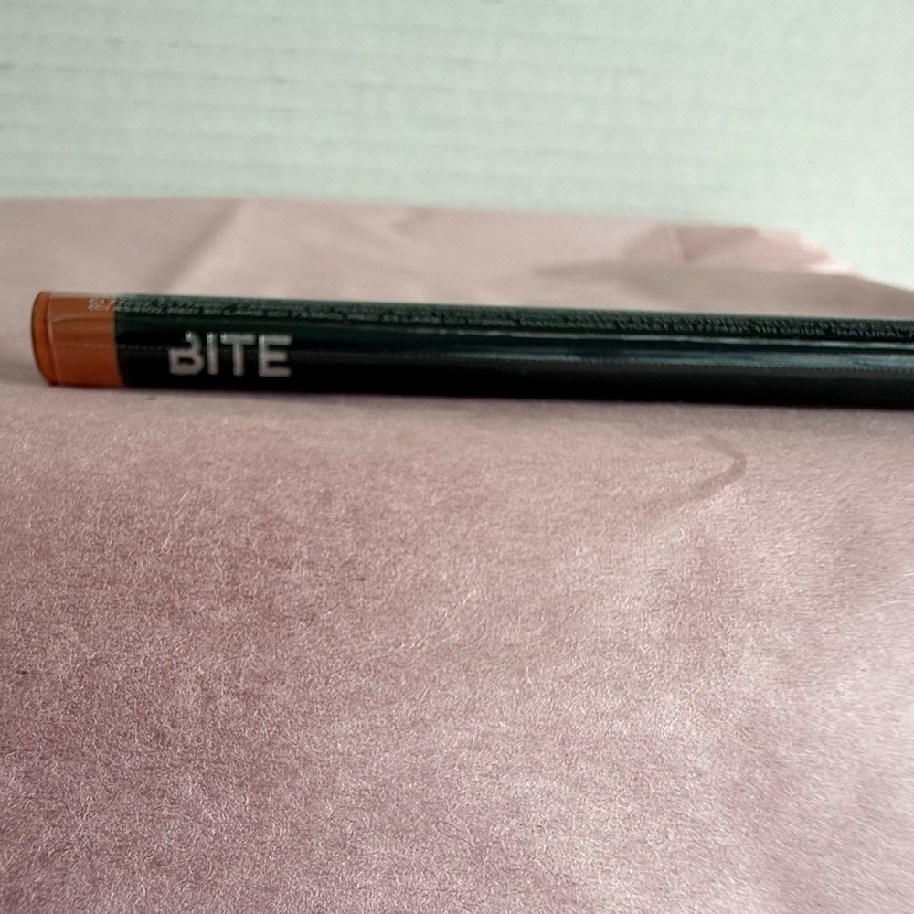 New in Package Bite Beauty Lipliner Pencil in Colour 002 Nude Pink